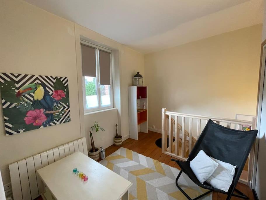 Le Cocon Rouge - Studio En Plein Centre Historique Lamballe Exterior photo