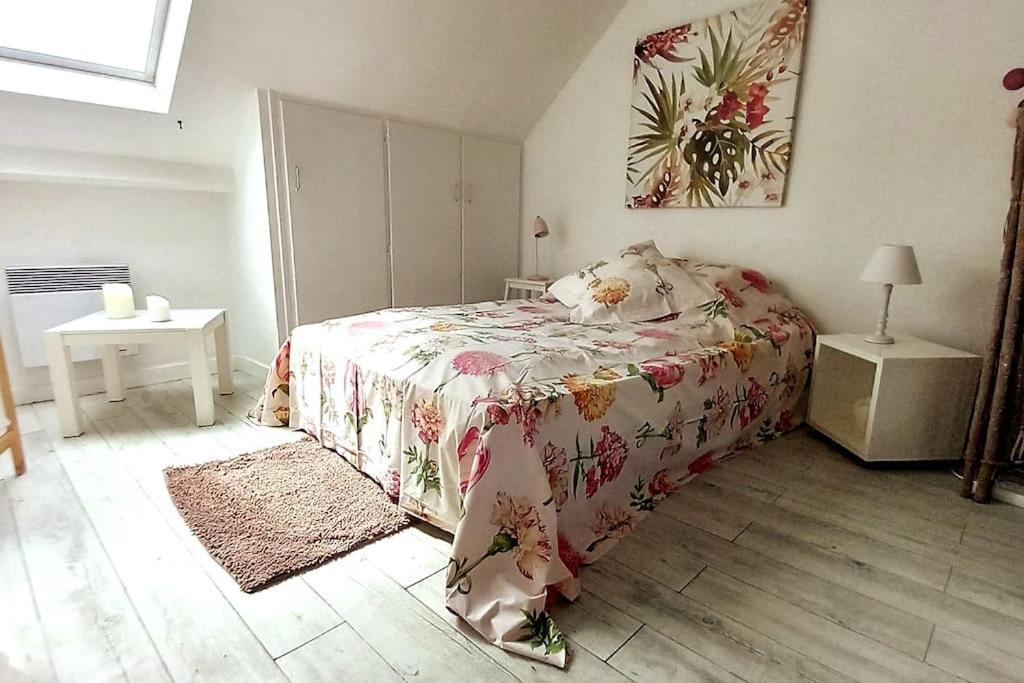 Le Cocon Rouge - Studio En Plein Centre Historique Lamballe Exterior photo