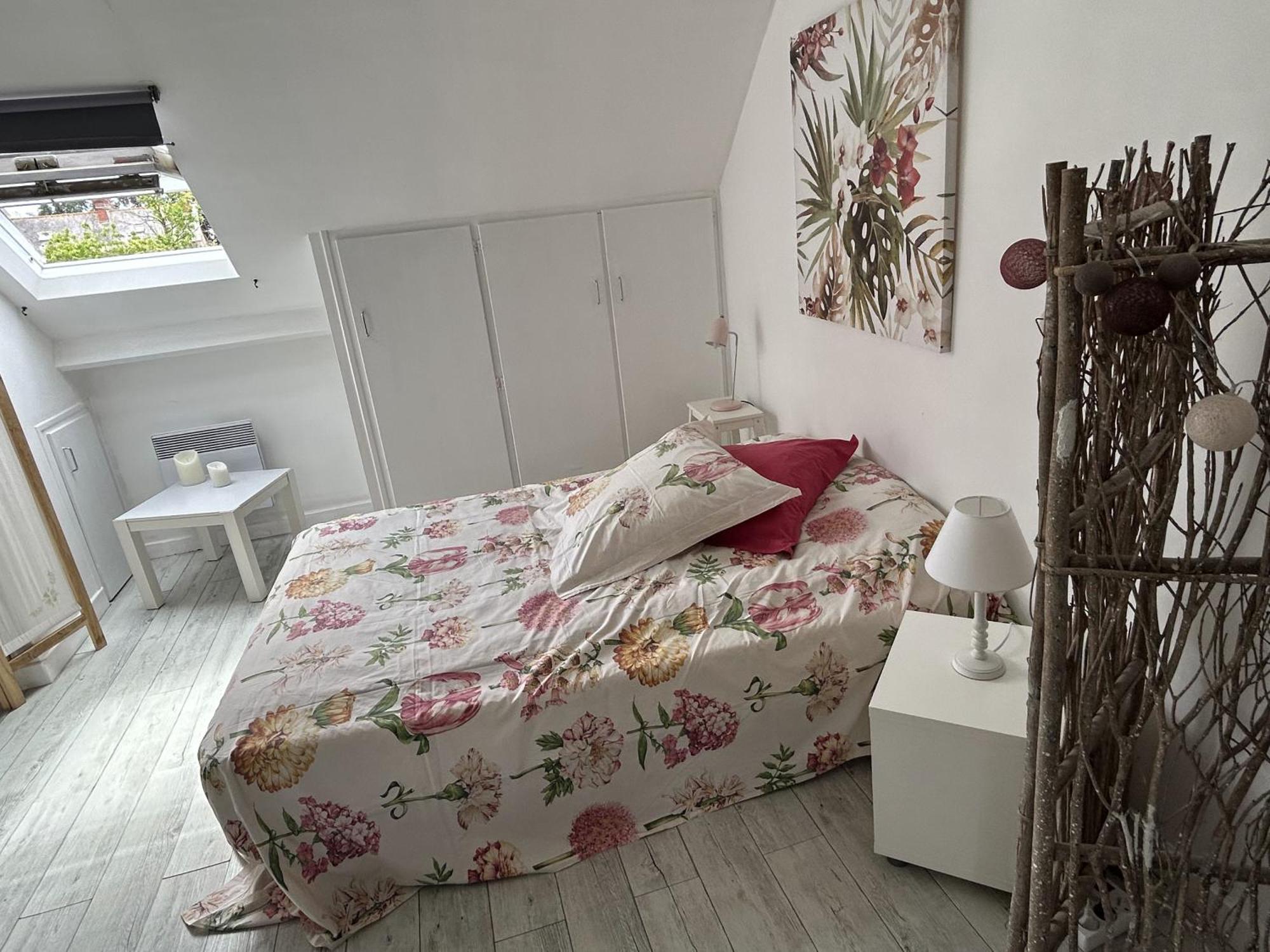 Le Cocon Rouge - Studio En Plein Centre Historique Lamballe Exterior photo