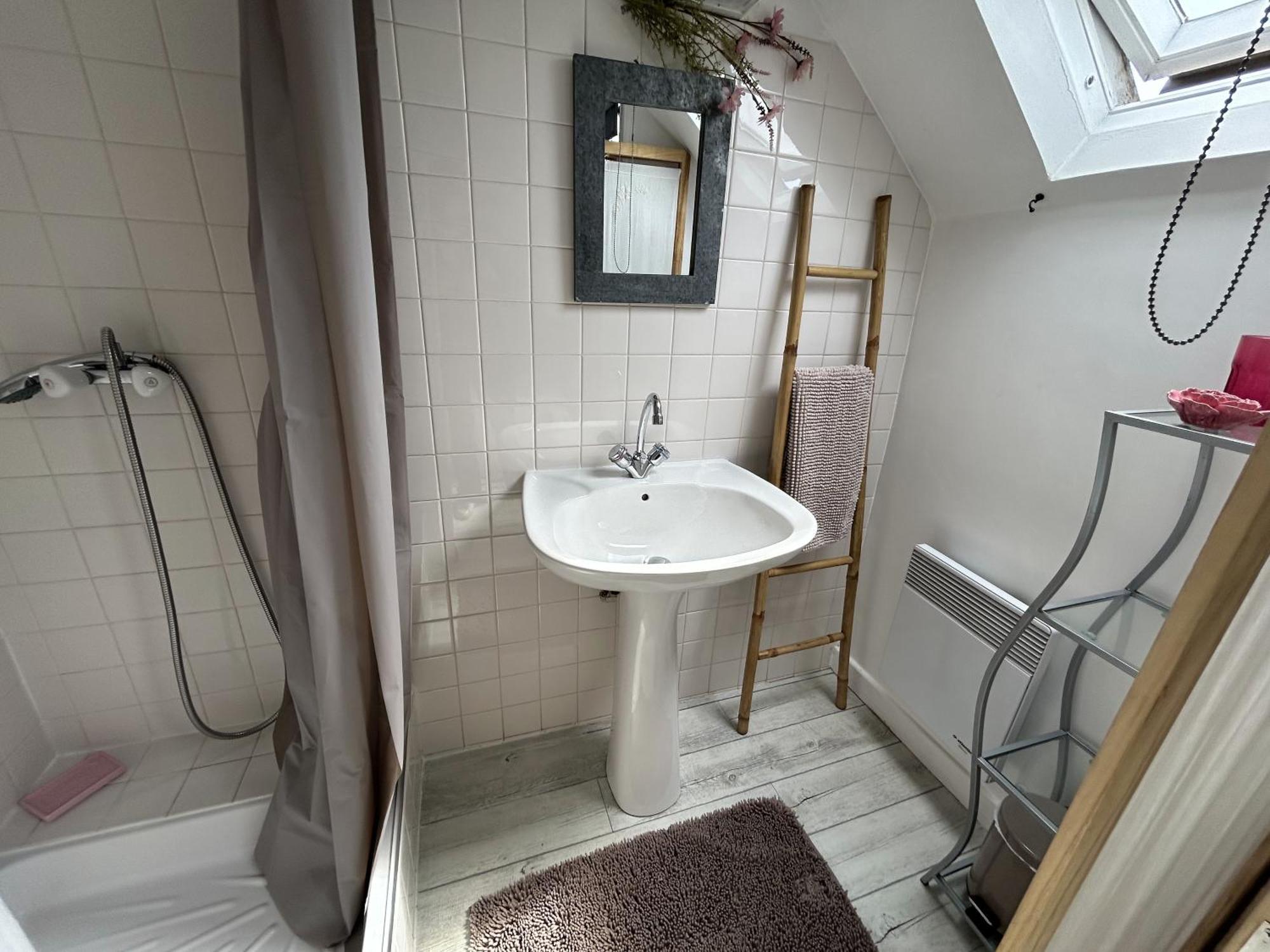 Le Cocon Rouge - Studio En Plein Centre Historique Lamballe Exterior photo